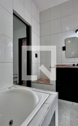 Casa à venda com 140m², 2 quartos e 2 vagas Casa à venda com 140m², 2 quartos e 2 vagasBanheiro
