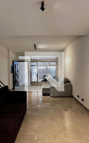 Casa à venda com 140m², 2 quartos e 2 vagas Casa à venda com 140m², 2 quartos e 2 vagasSala