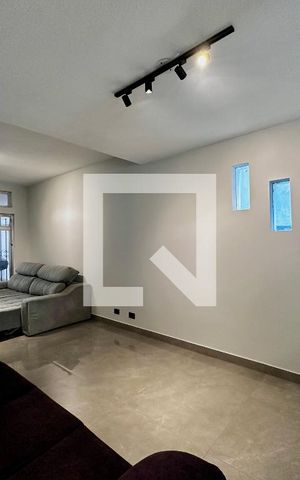 Casa à venda com 140m², 2 quartos e 2 vagas Casa à venda com 140m², 2 quartos e 2 vagasSala