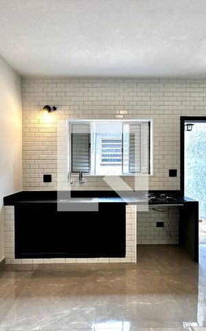 Casa à venda com 140m², 2 quartos e 2 vagas Casa à venda com 140m², 2 quartos e 2 vagasCozinha
