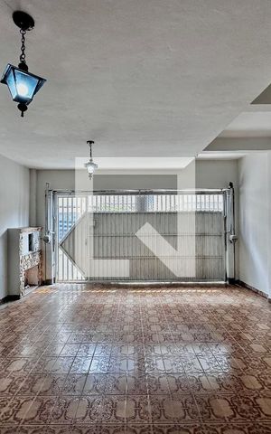 Casa à venda com 140m², 2 quartos e 2 vagas Casa à venda com 140m², 2 quartos e 2 vagasGaragem