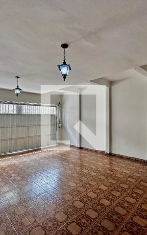 Casa à venda com 140m², 2 quartos e 2 vagas Casa à venda com 140m², 2 quartos e 2 vagasGaragem