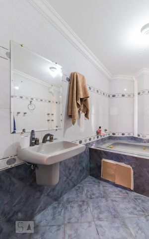 Casa à venda com 250m², 3 quartos e 2 vagas Casa à venda com 250m², 3 quartos e 2 vagasBanheiro da Suíte
