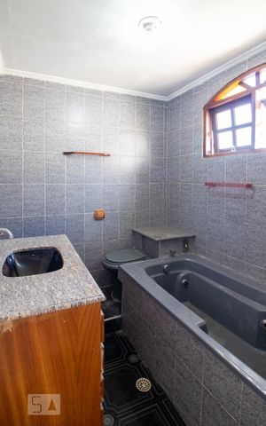 Casa à venda com 151m², 3 quartos e 3 vagasBanheiro do Quarto 1 - Suíte