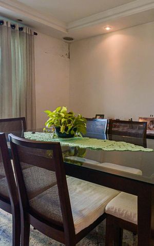 Casa à venda com 400m², 6 quartos e 2 vagas Casa à venda com 400m², 6 quartos e 2 vagasSala