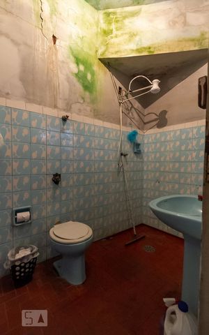 Casa à venda com 275m², 2 quartos e 1 vagaBanheiro de Serviço