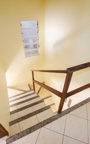 Casa de condomínio para alugar com 60m², 1 quarto e 1 vaga Casa de condomínio para alugar com 60m², 1 quarto e 1 vagaEscada