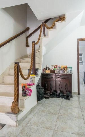 Casa à venda com 157m², 2 quartos e 1 vaga Casa à venda com 157m², 2 quartos e 1 vagaSala