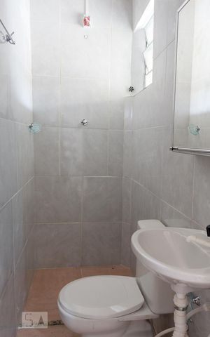 Casa para alugar com 60m², 1 quarto e sem vaga Casa para alugar com 60m², 1 quarto e sem vagaBanheiro