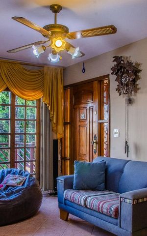 Casa à venda com 170m², 3 quartos e 2 vagas Casa à venda com 170m², 3 quartos e 2 vagasSala
