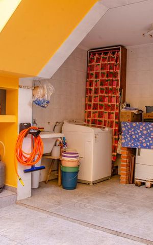 Casa à venda com 170m², 3 quartos e 2 vagas Casa à venda com 170m², 3 quartos e 2 vagasÁrea de Serviço