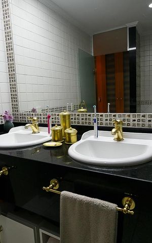 Apartamento à venda com 300m², 4 quartos e 3 vagas Apartamento à venda com 300m², 4 quartos e 3 vagasBanheiro da Suíte 1