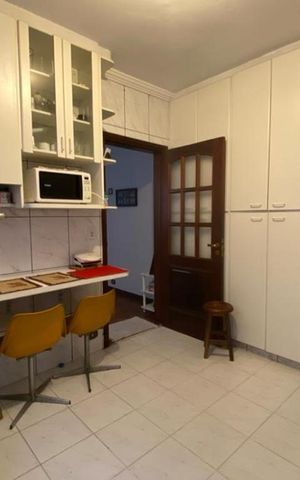 Casa para alugar com 143m², 4 quartos e 3 vagas Casa para alugar com 143m², 4 quartos e 3 vagasCozinha