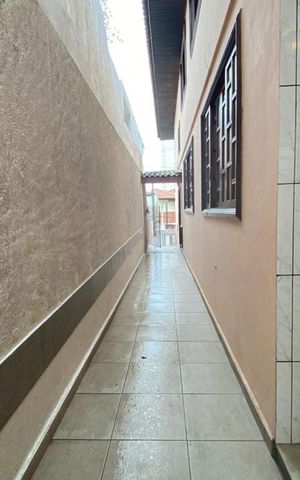 Casa para alugar com 143m², 4 quartos e 3 vagas Casa para alugar com 143m², 4 quartos e 3 vagasCorredor