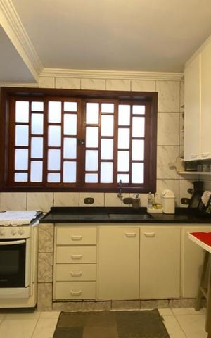 Casa para alugar com 143m², 4 quartos e 3 vagas Casa para alugar com 143m², 4 quartos e 3 vagasCozinha