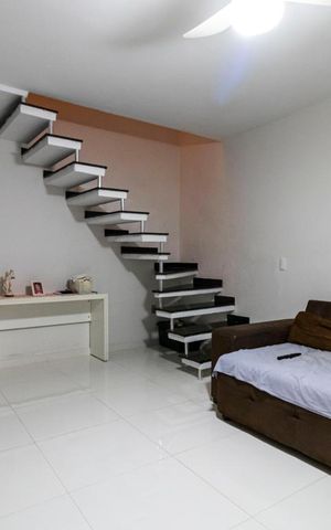 Casa à venda com 95m², 2 quartos e 2 vagas1o. Andar - Sala