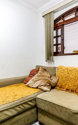 Casa à venda com 106m², 4 quartos e 2 vagas Casa à venda com 106m², 4 quartos e 2 vagasSala de TV