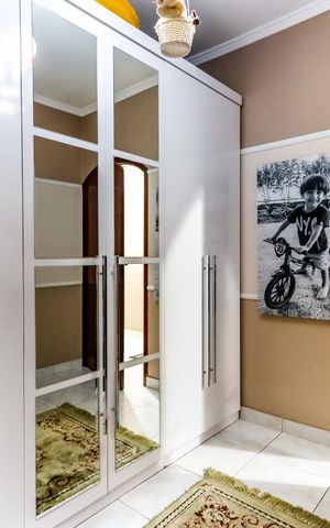 Casa à venda com 106m², 4 quartos e 2 vagas Casa à venda com 106m², 4 quartos e 2 vagasQuarto 3