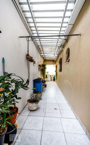 Casa à venda com 106m², 4 quartos e 2 vagas Casa à venda com 106m², 4 quartos e 2 vagasCorredor Externo