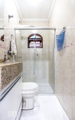 Casa à venda com 106m², 4 quartos e 2 vagas Casa à venda com 106m², 4 quartos e 2 vagasBanheiro