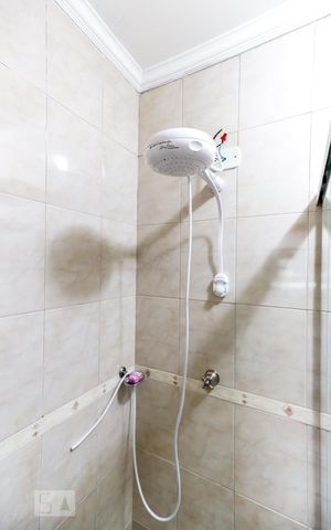 Casa à venda com 106m², 4 quartos e 2 vagas Casa à venda com 106m², 4 quartos e 2 vagasBanheiro da Suíte