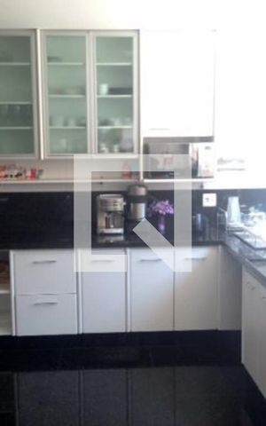 Casa à venda com 1000m², 4 quartos e 13 vagas