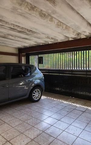 Casa à venda com 170m², 2 quartos e 2 vagas Casa à venda com 170m², 2 quartos e 2 vagasGaragem