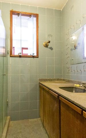 Casa à venda com 180m², 5 quartos e 2 vagas Casa à venda com 180m², 5 quartos e 2 vagasBanheiro Corredor 1º Andar