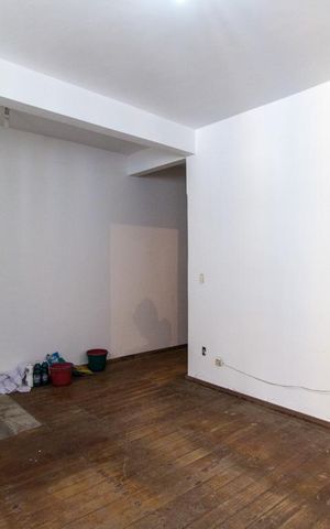Casa à venda com 180m², 5 quartos e 2 vagas Casa à venda com 180m², 5 quartos e 2 vagasSala de Estar