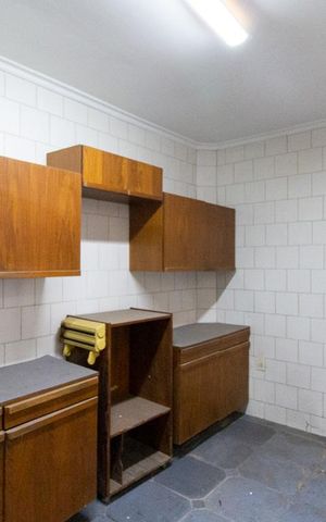Casa à venda com 180m², 5 quartos e 2 vagas Casa à venda com 180m², 5 quartos e 2 vagasCozinha 1º Andar