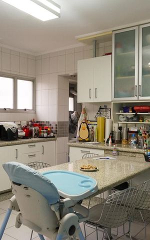 Apartamento à venda com 240m², 4 quartos e 2 vagas Apartamento à venda com 240m², 4 quartos e 2 vagasCozinha
