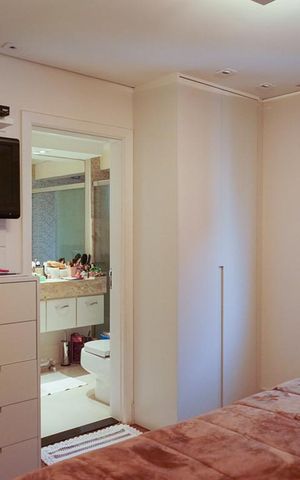 Apartamento à venda com 240m², 4 quartos e 2 vagas Apartamento à venda com 240m², 4 quartos e 2 vagasSuíte 1