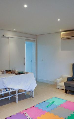Apartamento à venda com 240m², 4 quartos e 2 vagas Apartamento à venda com 240m², 4 quartos e 2 vagasSala 1