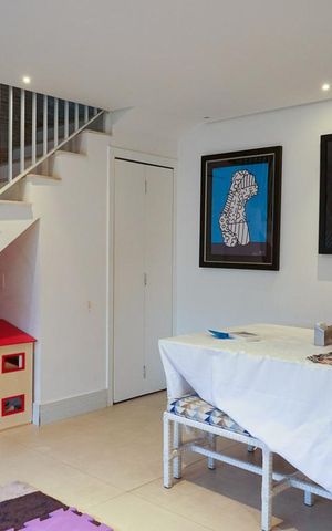 Apartamento à venda com 240m², 4 quartos e 2 vagas Apartamento à venda com 240m², 4 quartos e 2 vagasSala 1