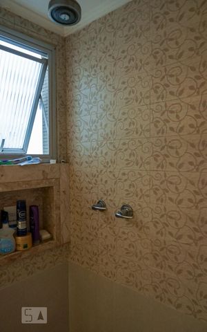 Apartamento à venda com 240m², 4 quartos e 2 vagas Apartamento à venda com 240m², 4 quartos e 2 vagasBanheiro da Suíte 1