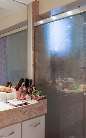 Apartamento à venda com 240m², 4 quartos e 2 vagas Apartamento à venda com 240m², 4 quartos e 2 vagasBanheiro da Suíte 1