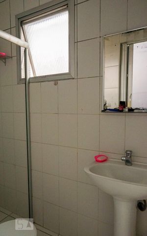 Apartamento à venda com 240m², 4 quartos e 2 vagas Apartamento à venda com 240m², 4 quartos e 2 vagasBanheiro de Serviço