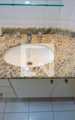 Apartamento para alugar com 110m², 3 quartos e 2 vagas Apartamento para alugar com 110m², 3 quartos e 2 vagasBanheiro social