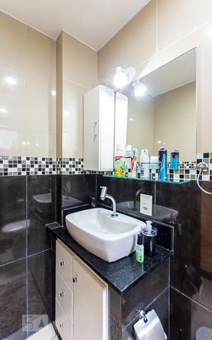 Apartamento à venda com 62m², 2 quartos e 1 vaga Apartamento à venda com 62m², 2 quartos e 1 vagaBanheiro Social