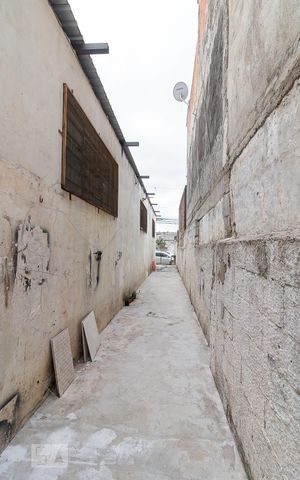 Casa para alugar com 30m², 1 quarto e sem vagaCorredor de entrada da casa