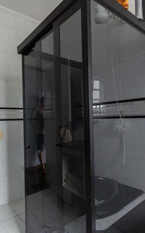 Casa à venda com 246m², 4 quartos e 2 vagas Casa à venda com 246m², 4 quartos e 2 vagasBanheiro da Suíte