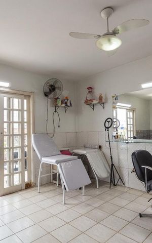 Casa à venda com 246m², 4 quartos e 2 vagas Casa à venda com 246m², 4 quartos e 2 vagasQuarto de Serviço