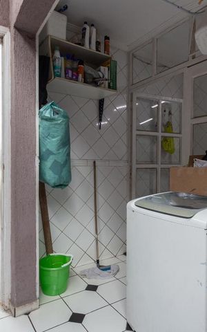 Casa à venda com 246m², 4 quartos e 2 vagas Casa à venda com 246m², 4 quartos e 2 vagasLavanderia
