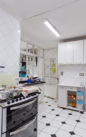 Casa à venda com 246m², 4 quartos e 2 vagas Casa à venda com 246m², 4 quartos e 2 vagasCozinha