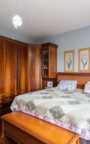 Casa à venda com 246m², 4 quartos e 2 vagas Casa à venda com 246m², 4 quartos e 2 vagasSuíte
