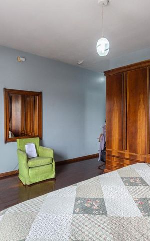 Casa à venda com 246m², 4 quartos e 2 vagas Casa à venda com 246m², 4 quartos e 2 vagasSuíte