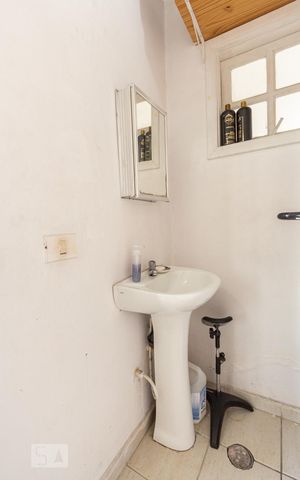 Casa à venda com 246m², 4 quartos e 2 vagas Casa à venda com 246m², 4 quartos e 2 vagasLavabo 2