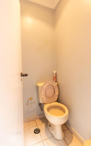 Casa à venda com 246m², 4 quartos e 2 vagas Casa à venda com 246m², 4 quartos e 2 vagasLavabo