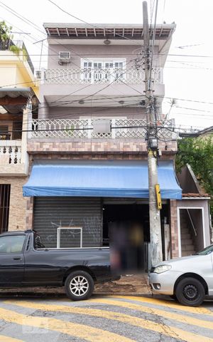 Casa à venda com 246m², 4 quartos e 2 vagas Casa à venda com 246m², 4 quartos e 2 vagasFachada 2 - Segunda entrada
