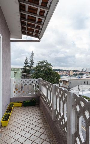 Casa à venda com 246m², 4 quartos e 2 vagas Casa à venda com 246m², 4 quartos e 2 vagasVaranda da Suíte